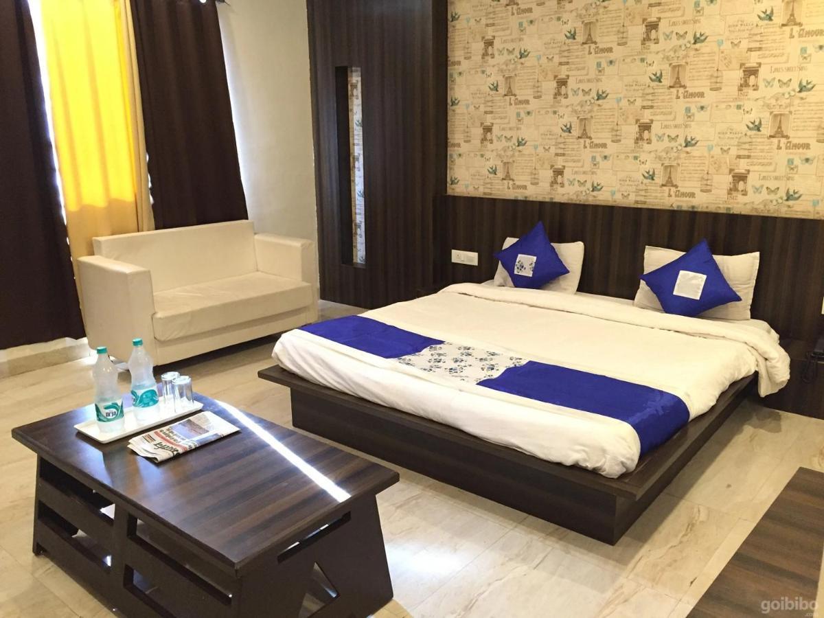 Hotel City Palace Ujjain Esterno foto