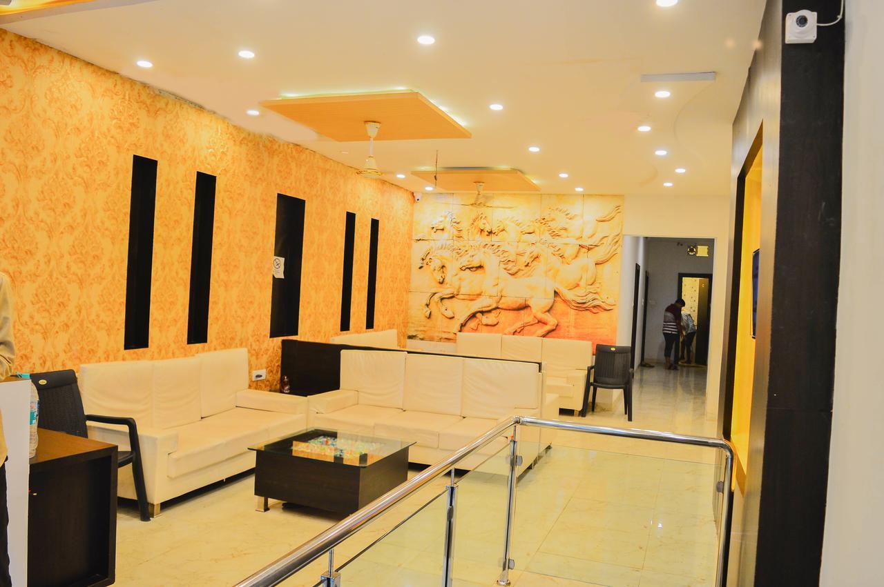 Hotel City Palace Ujjain Esterno foto