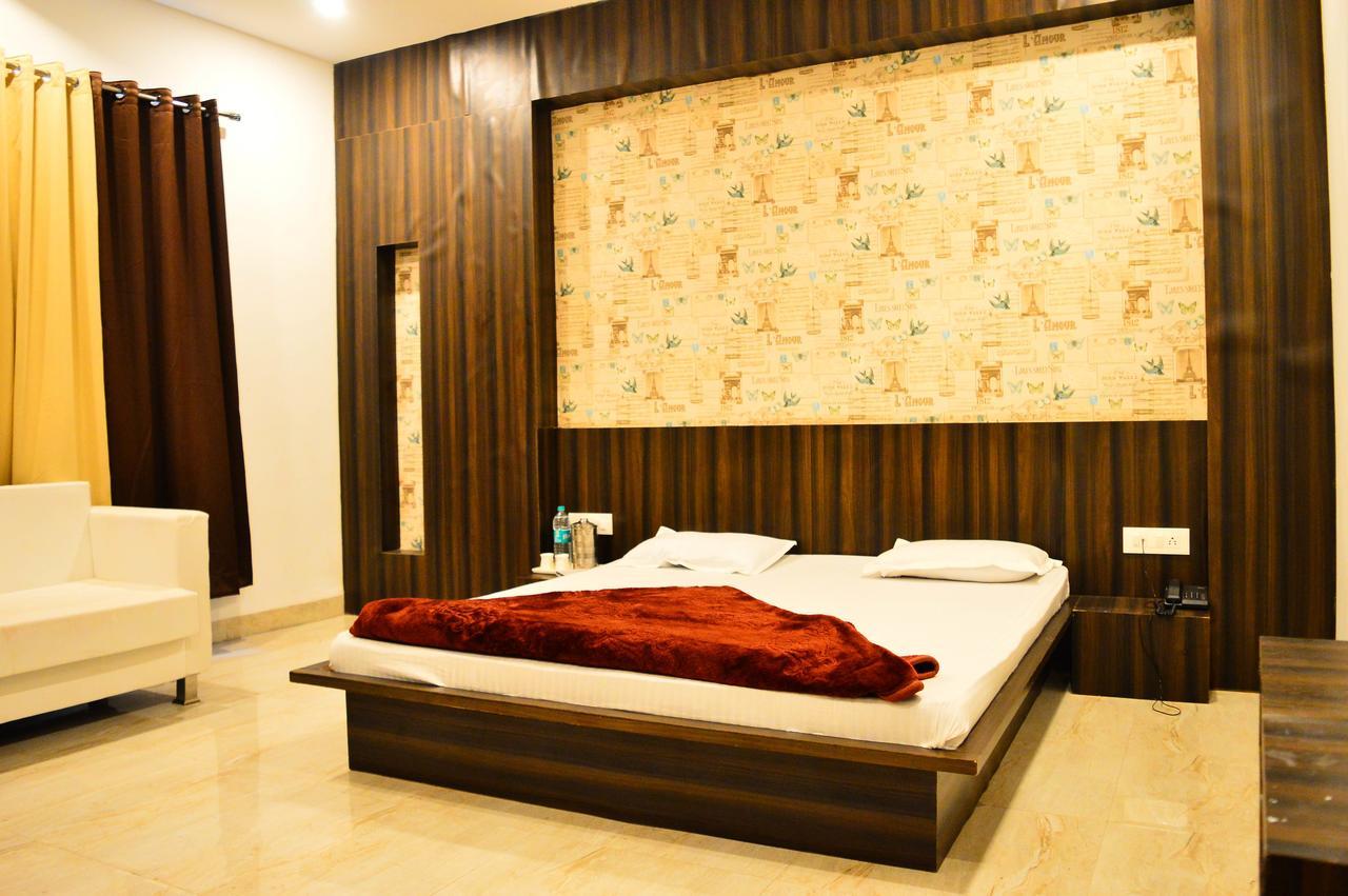 Hotel City Palace Ujjain Esterno foto