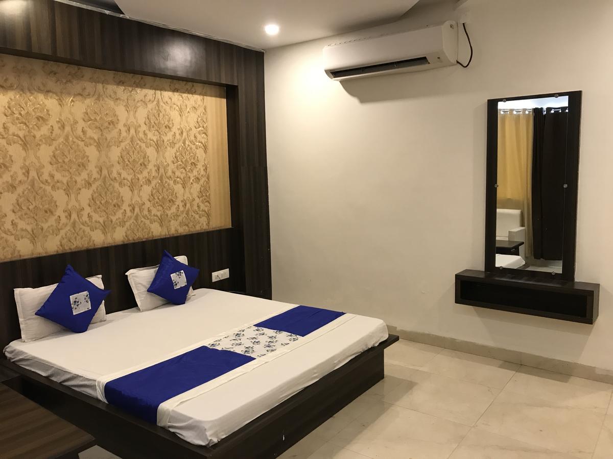 Hotel City Palace Ujjain Esterno foto