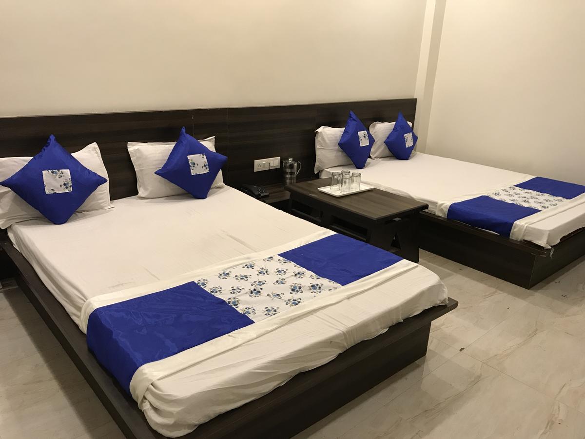 Hotel City Palace Ujjain Esterno foto