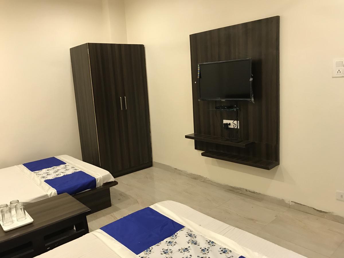 Hotel City Palace Ujjain Esterno foto