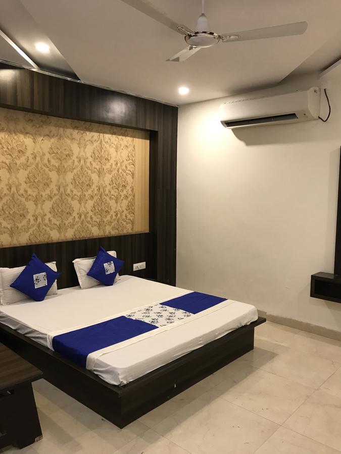 Hotel City Palace Ujjain Esterno foto